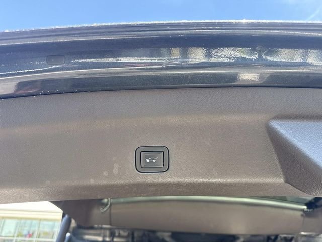 Used 2021 Hunter Green GMC Denali image 9