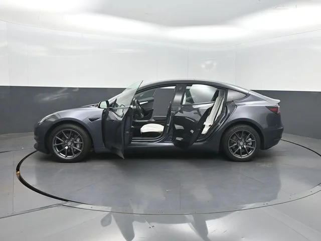 Used 2022 Black Tesla Base image 31
