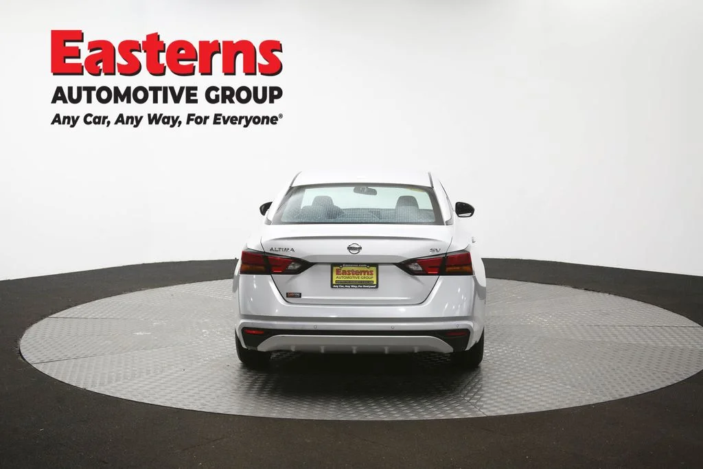 Used 2022 Silver Nissan 2.5 SV image 37