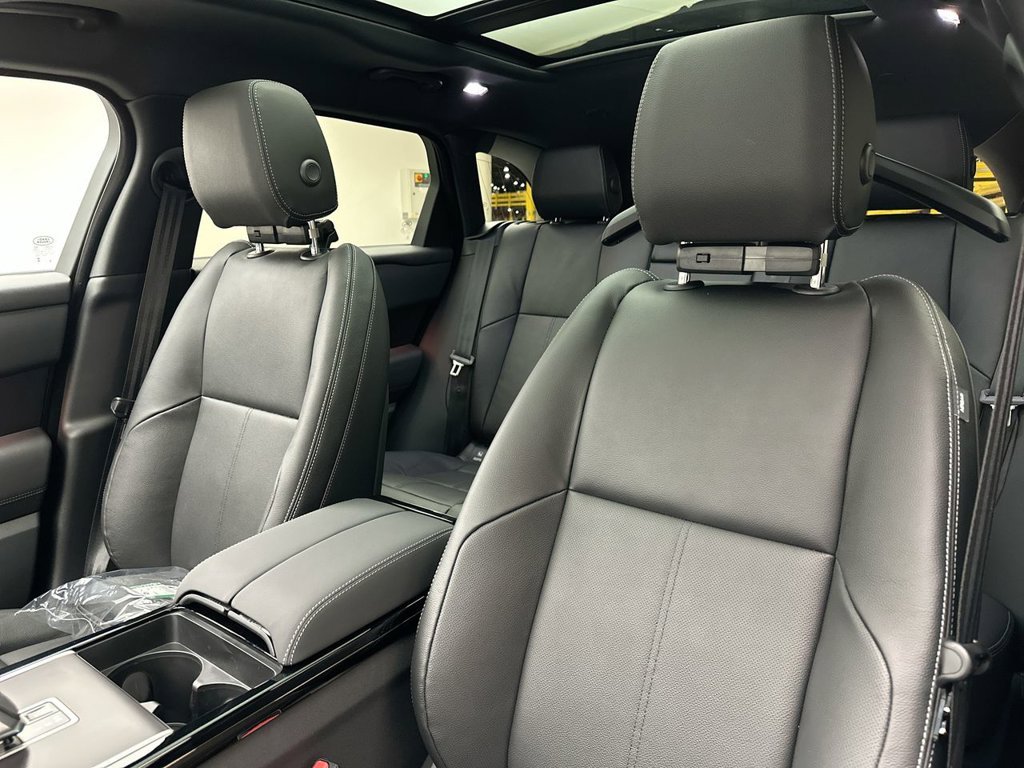 New 2026 Santorini Black Land Rover P250 Base image 10