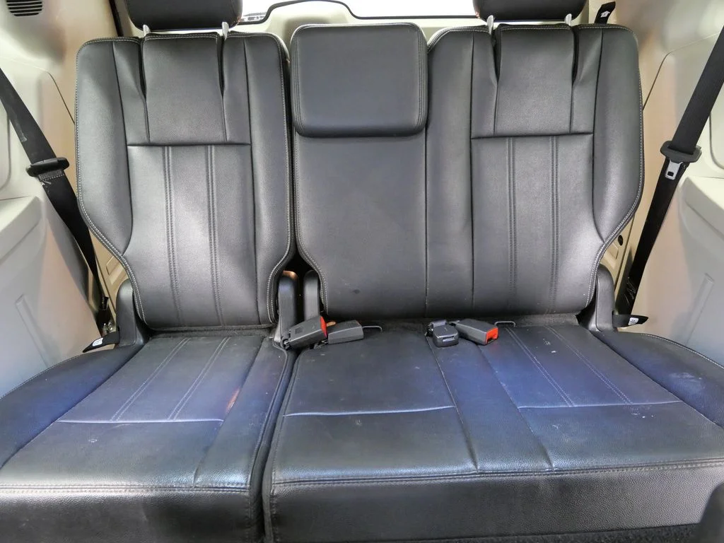 Used 2014 White Chrysler Touring image 16