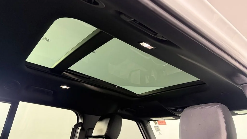 2024 Land Rover Defender X-Dynamic SE - Photo 20