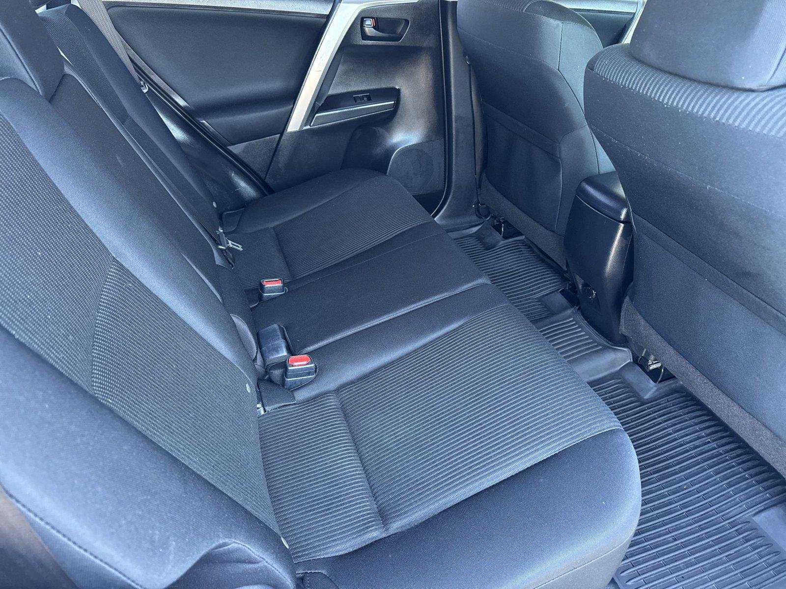 2017 Toyota RAV4 LE - Photo 32