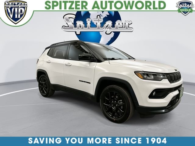 Used 2022 White Jeep Latitude image 2