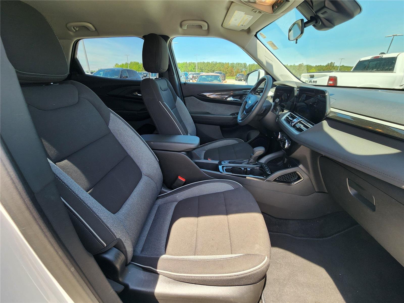 Used 2025 Summit White Chevrolet LT image 7