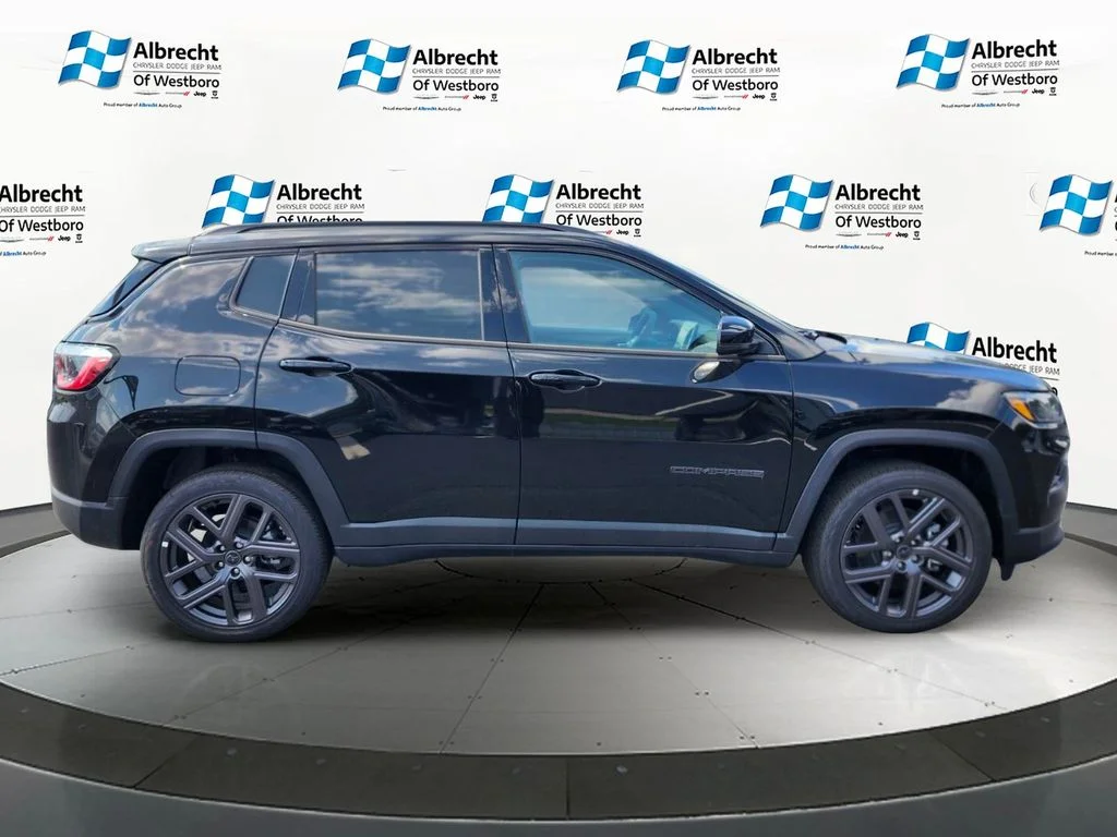 New 2026 Diamond Black Crystal Pearlcoat Jeep Limited image 6