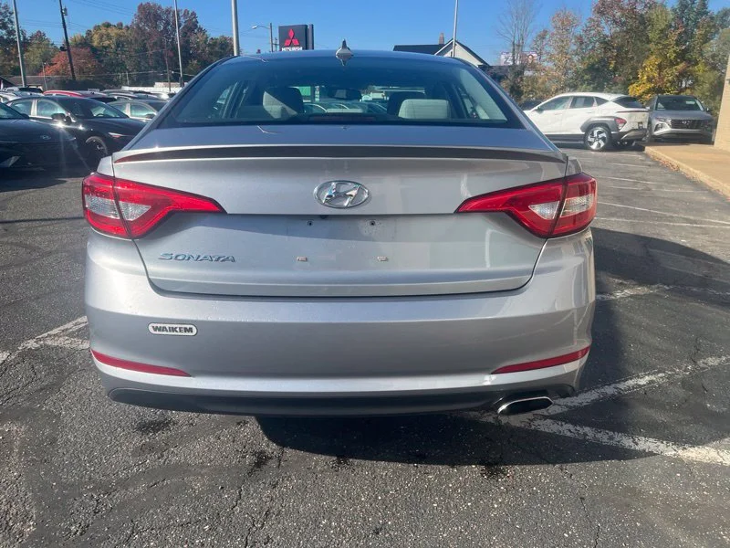 Used 2017 Gray Hyundai SE image 6