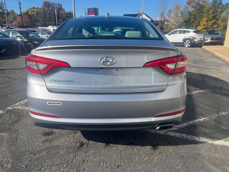 Used 2017 Gray Hyundai SE image 6
