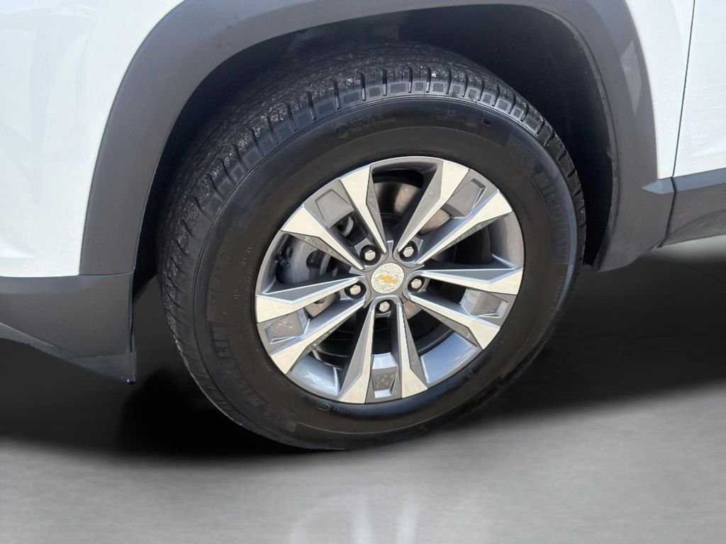Used 2025 White Chevrolet LT image 9