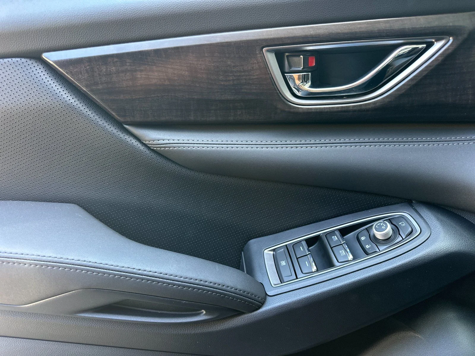 New 2026 ICE SILVER METALLIC Subaru Touring 7-Passenger image 11