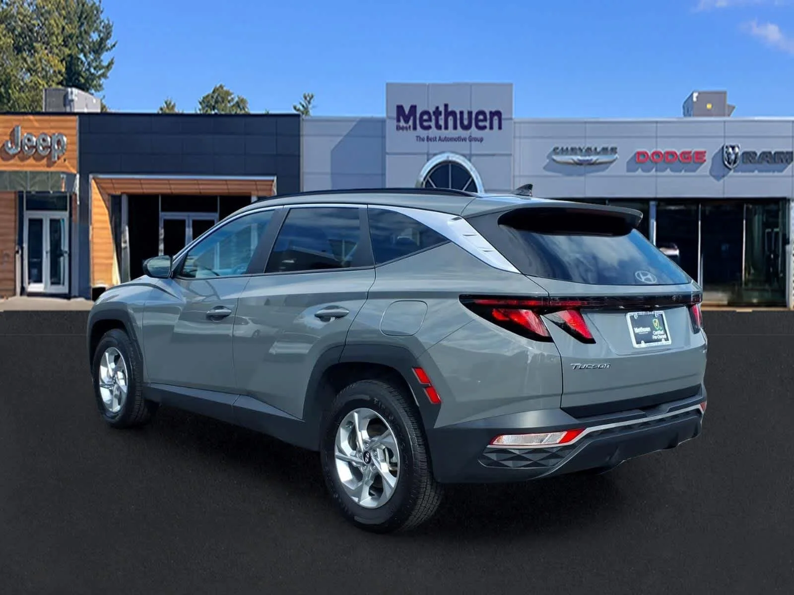 Used 2024 Hampton Gray Hyundai SEL image 8