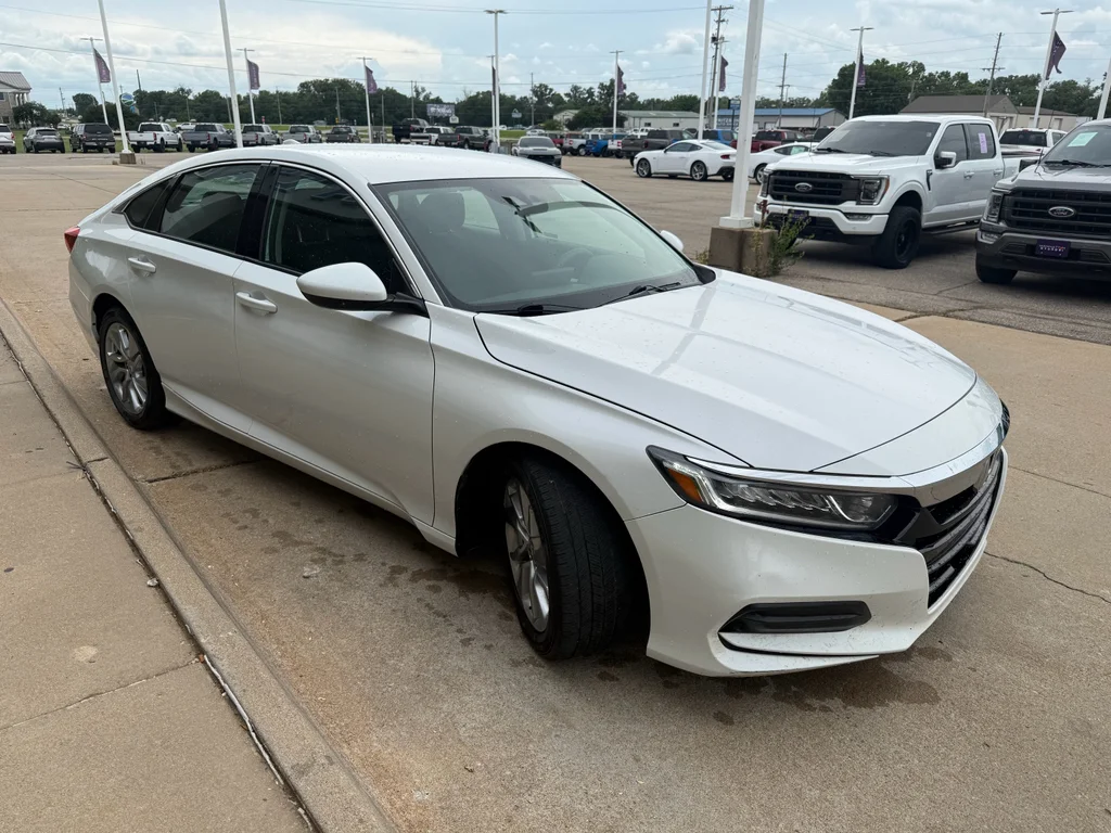 Used 2019 Platinum White Pearl Honda LX 1.5T image 4