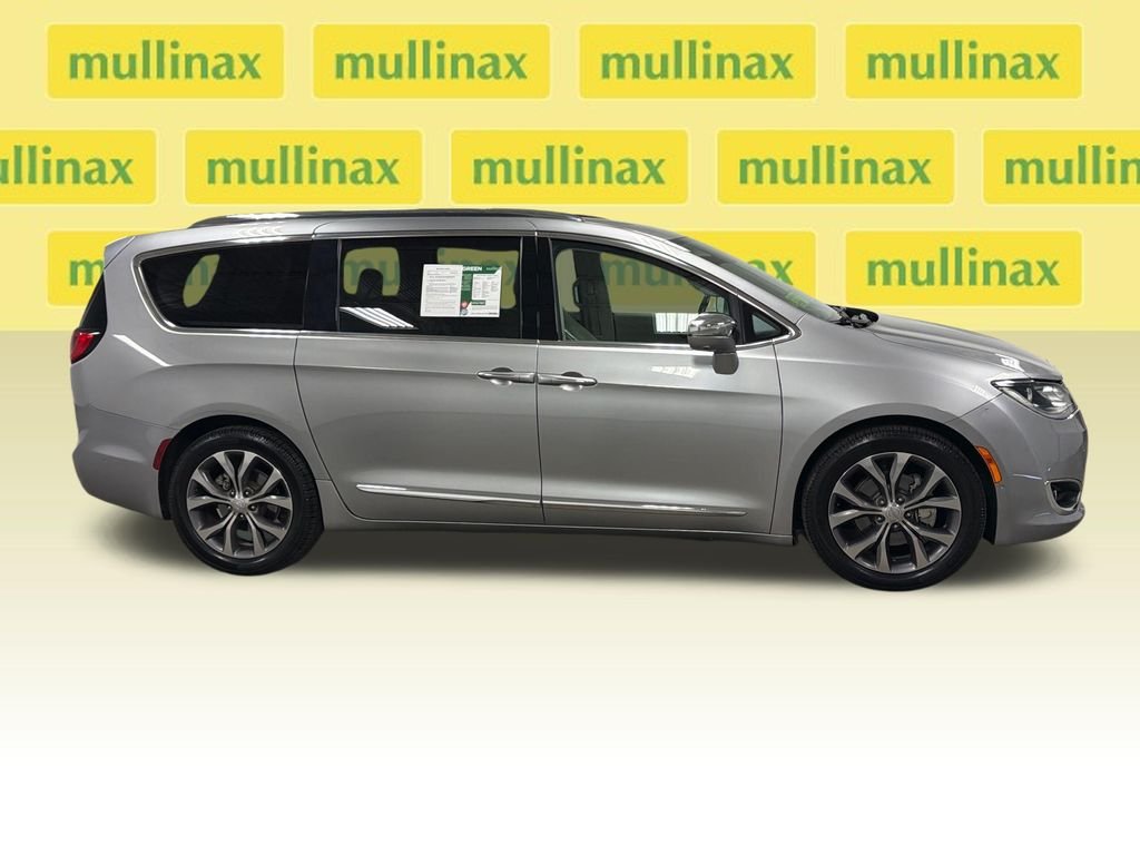 Used 2019 Silver Chrysler Limited image 23