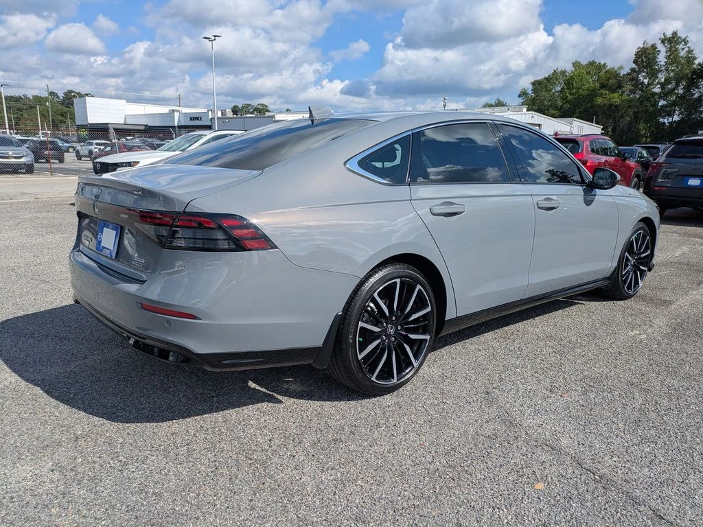 Certified Used 2024 Urban Gray Pearl Honda Touring image 4