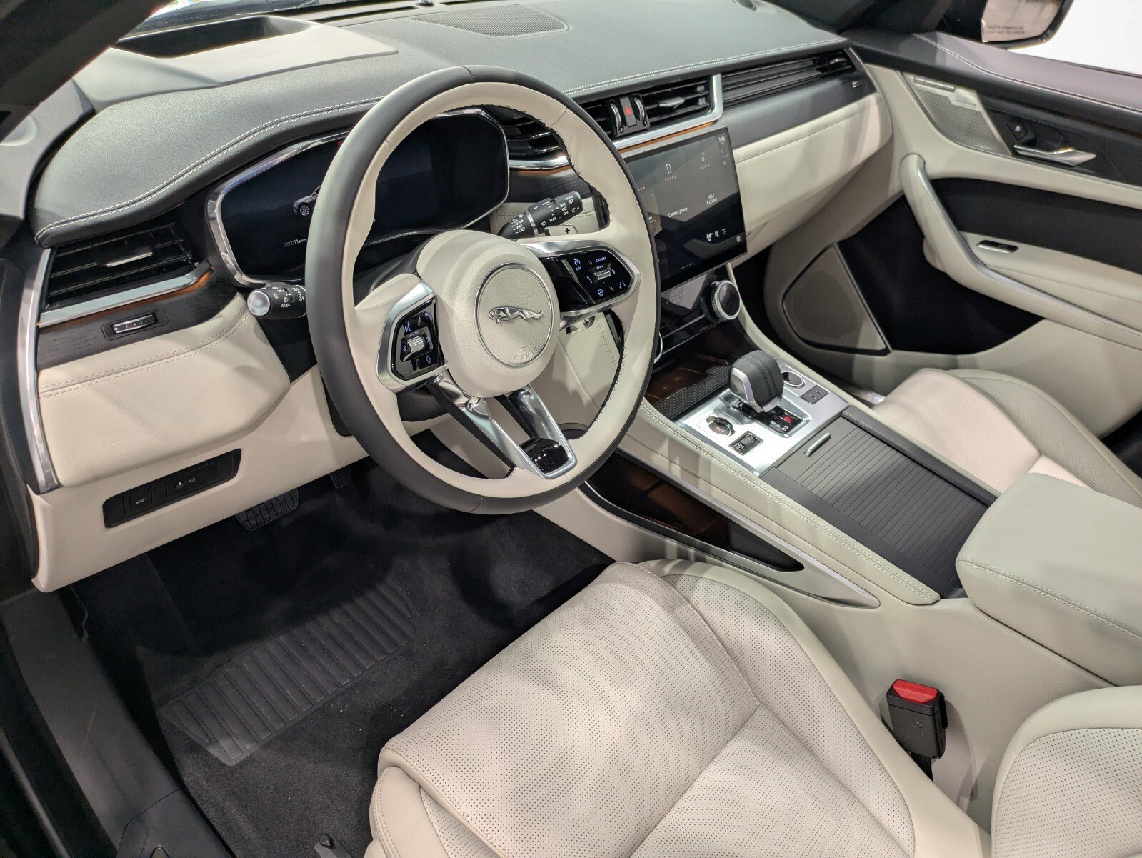 2026 Jaguar F-Pace R-Dynamic S - Photo 7