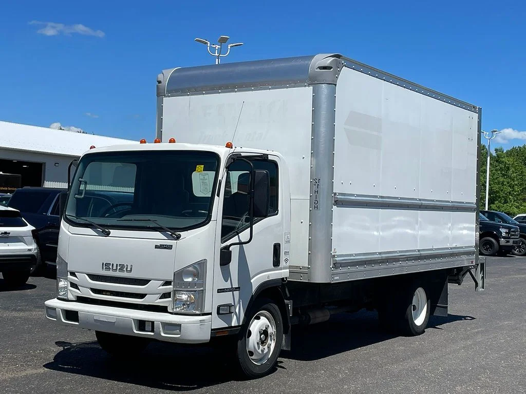 Used 2021 White Isuzu  image 4