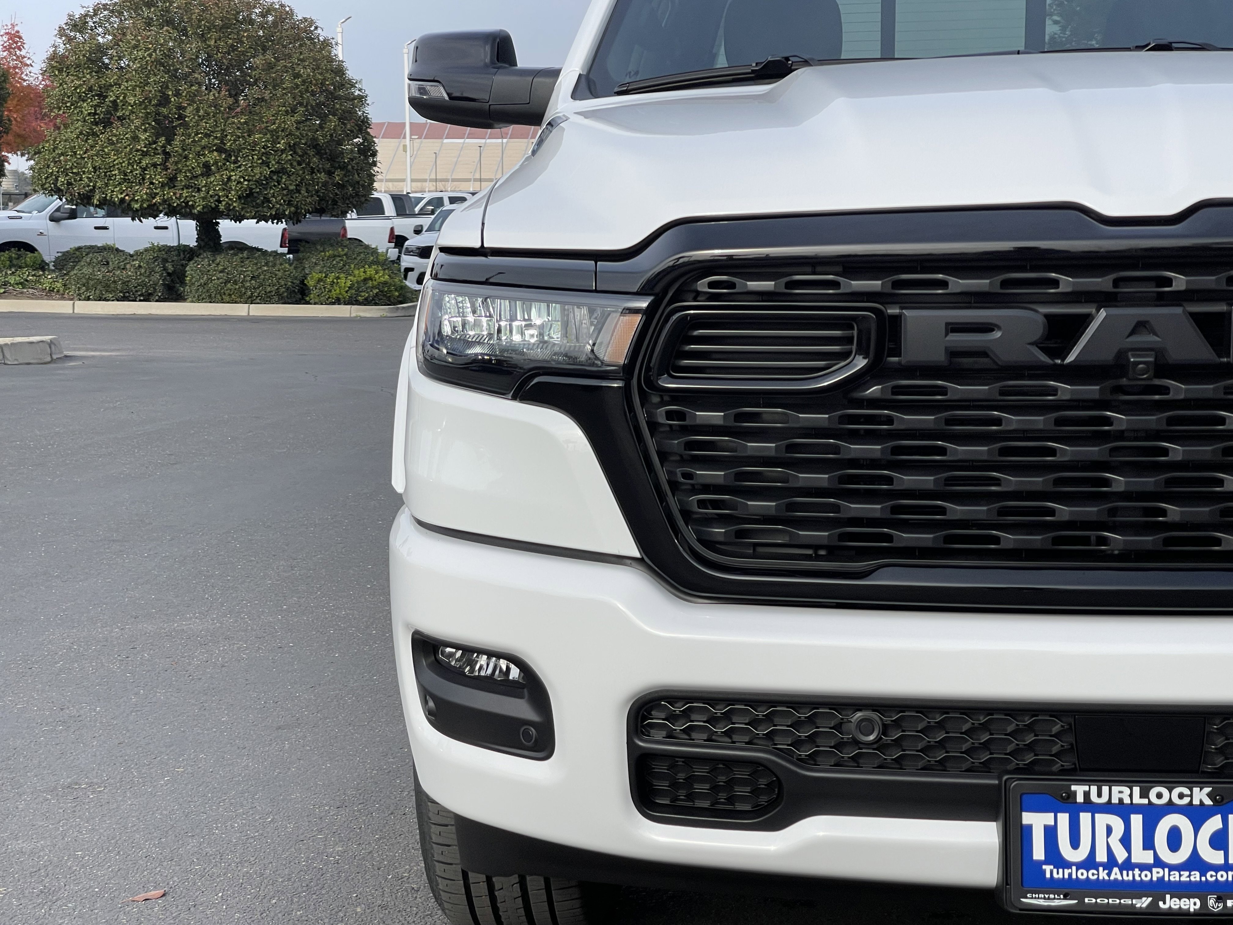 View vehicle photo 7