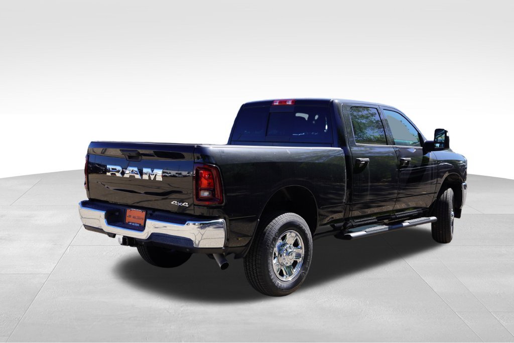 New 2026 Diamond Black Crystal Pearl-Coat Exterior Paint RAM Tradesman image 3