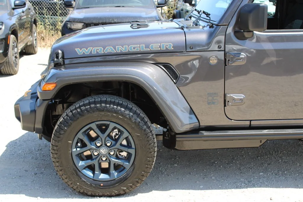 New 2026 Granite Crystal Metallic Clearcoat Jeep 85th Anniversary Edition image 7