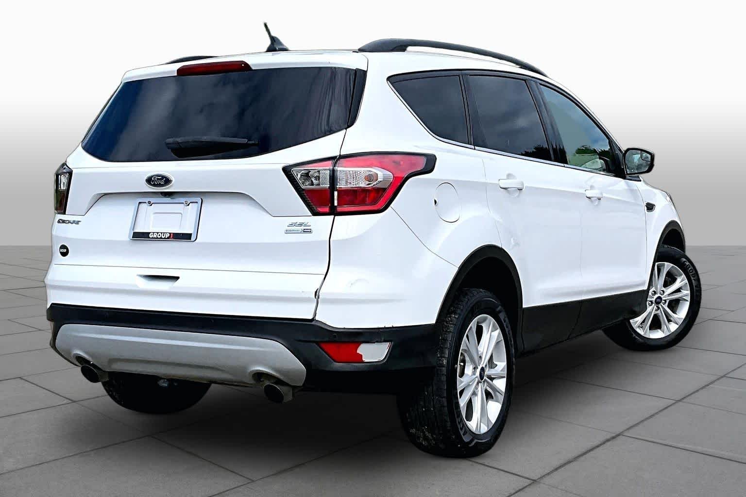 Used 2018 Oxford White Ford SEL image 13