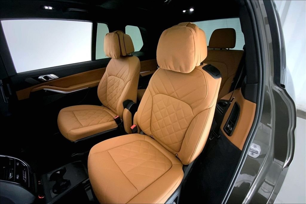 Used 2026 Manhattan Green Metallic BMW  image 14