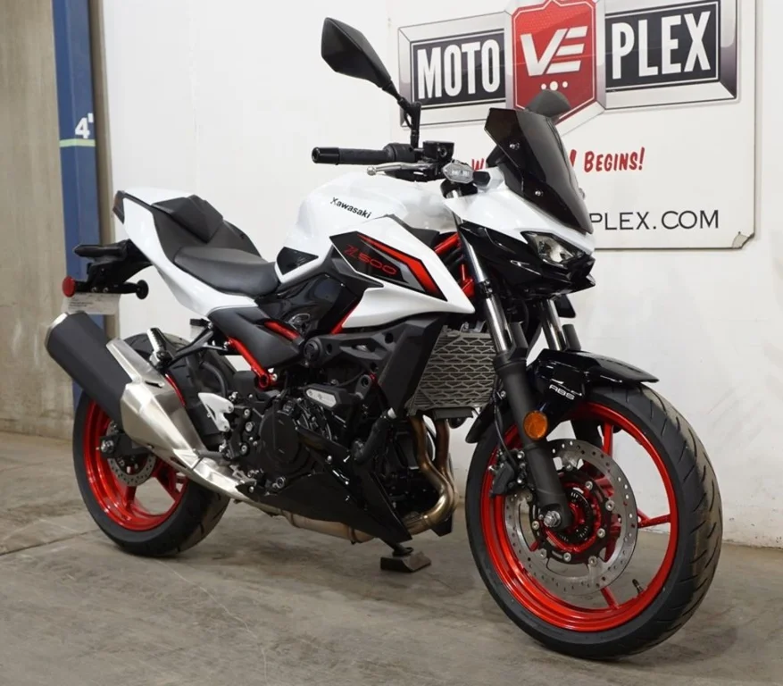 New 2026 Pearl Blizzard White/Ebony Kawasaki SE ABS image 3