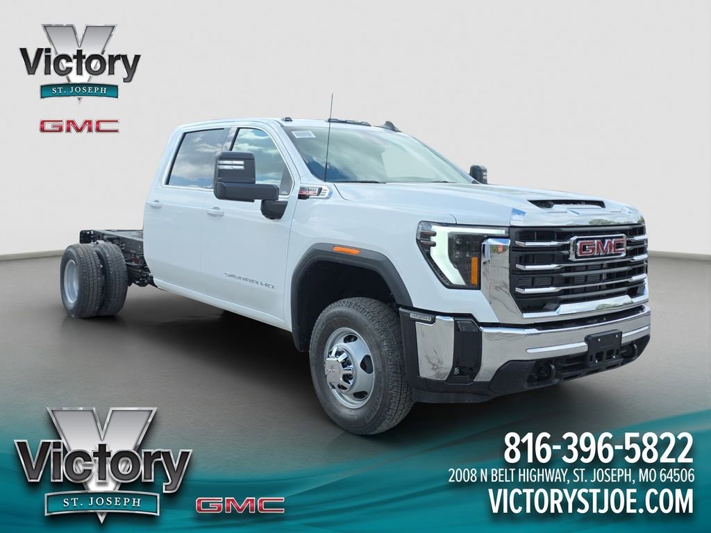 Summit White 2026 GMC Sierra 3500HD Chassis SLE Crew Cab 4WD Pickup Truck Four-Wheel Drive