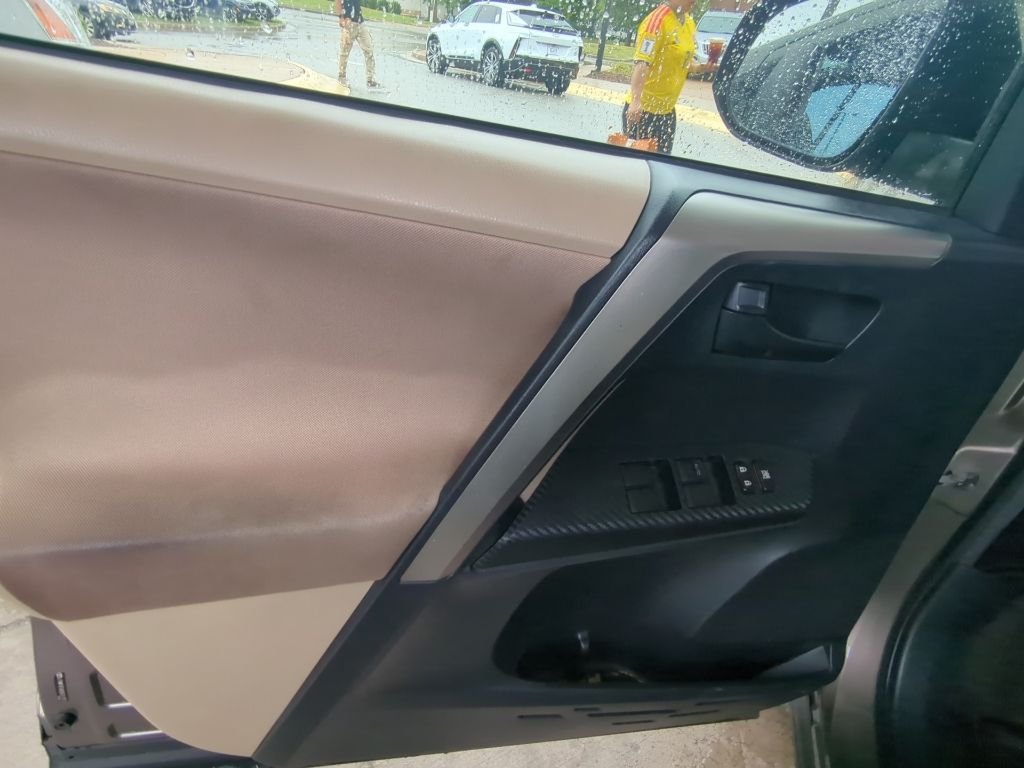 Used 2013 Brown Toyota XLE image 10
