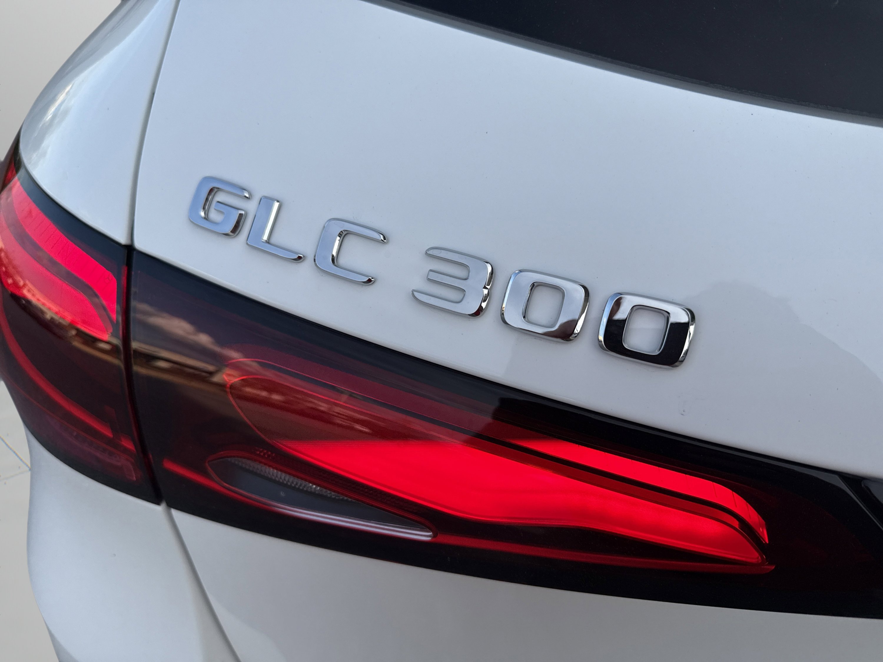 Certified Used 2026 Polar White Mercedes-Benz GLC 300 image 9