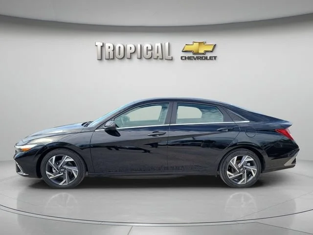 Used 2025 Black Hyundai Limited image 2