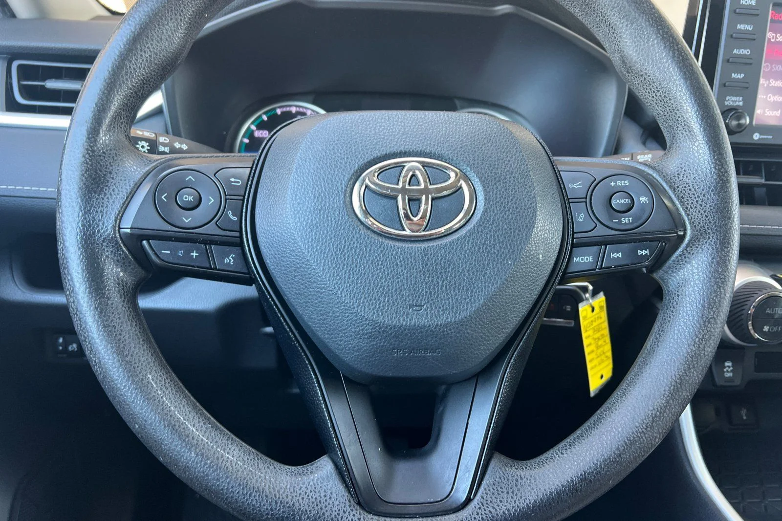Used 2021 White Toyota LE image 22