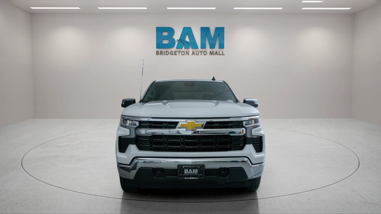 Used 2025 Summit White Chevrolet LT image 2