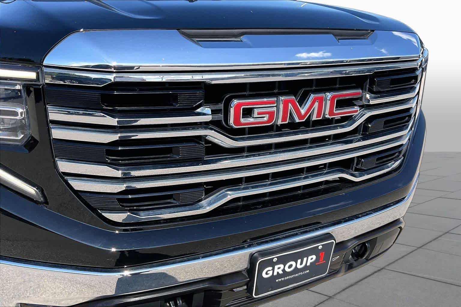 Used 2023 Onyx Black GMC SLT image 30