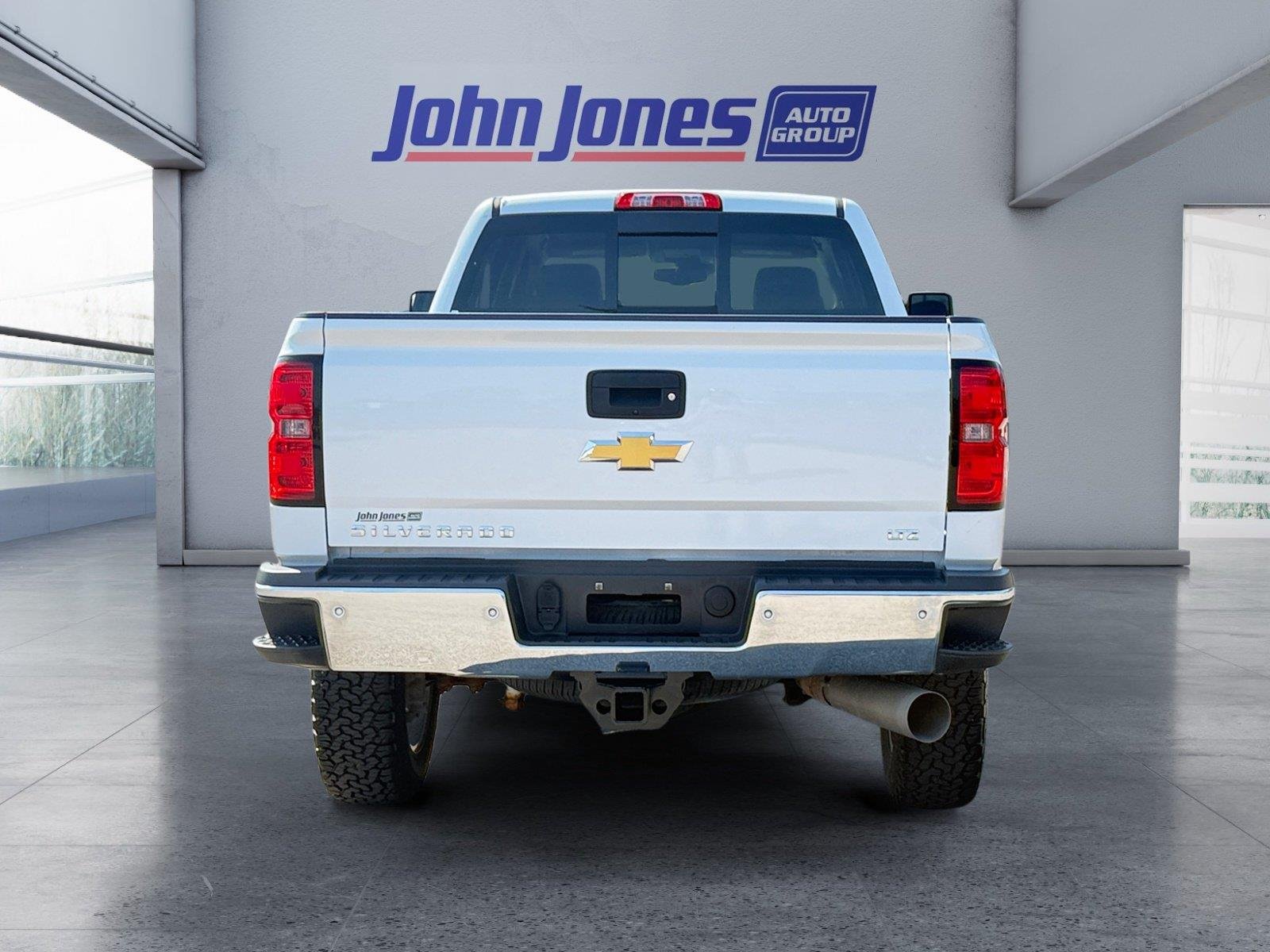 Used 2019 Iridescent Pearl Tricoat Chevrolet LTZ image 6