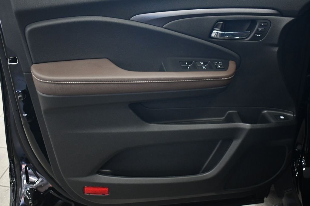 New 2026 Crystal Black Pearl Honda RTL image 8