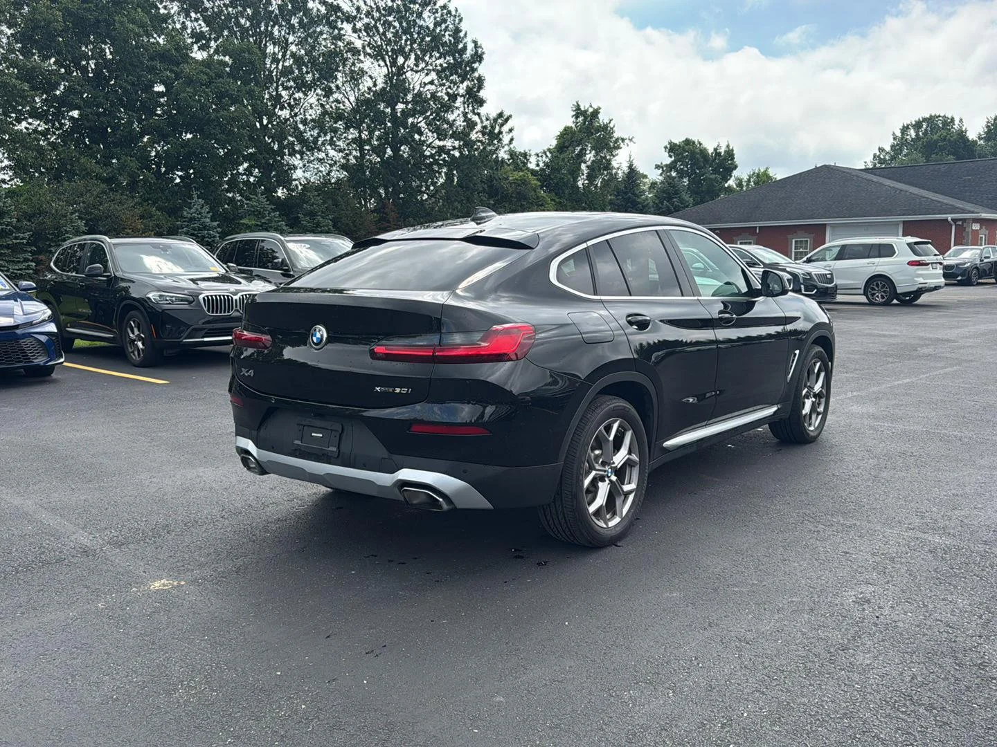 Used 2023 Jet Black BMW xDrive30i image 3