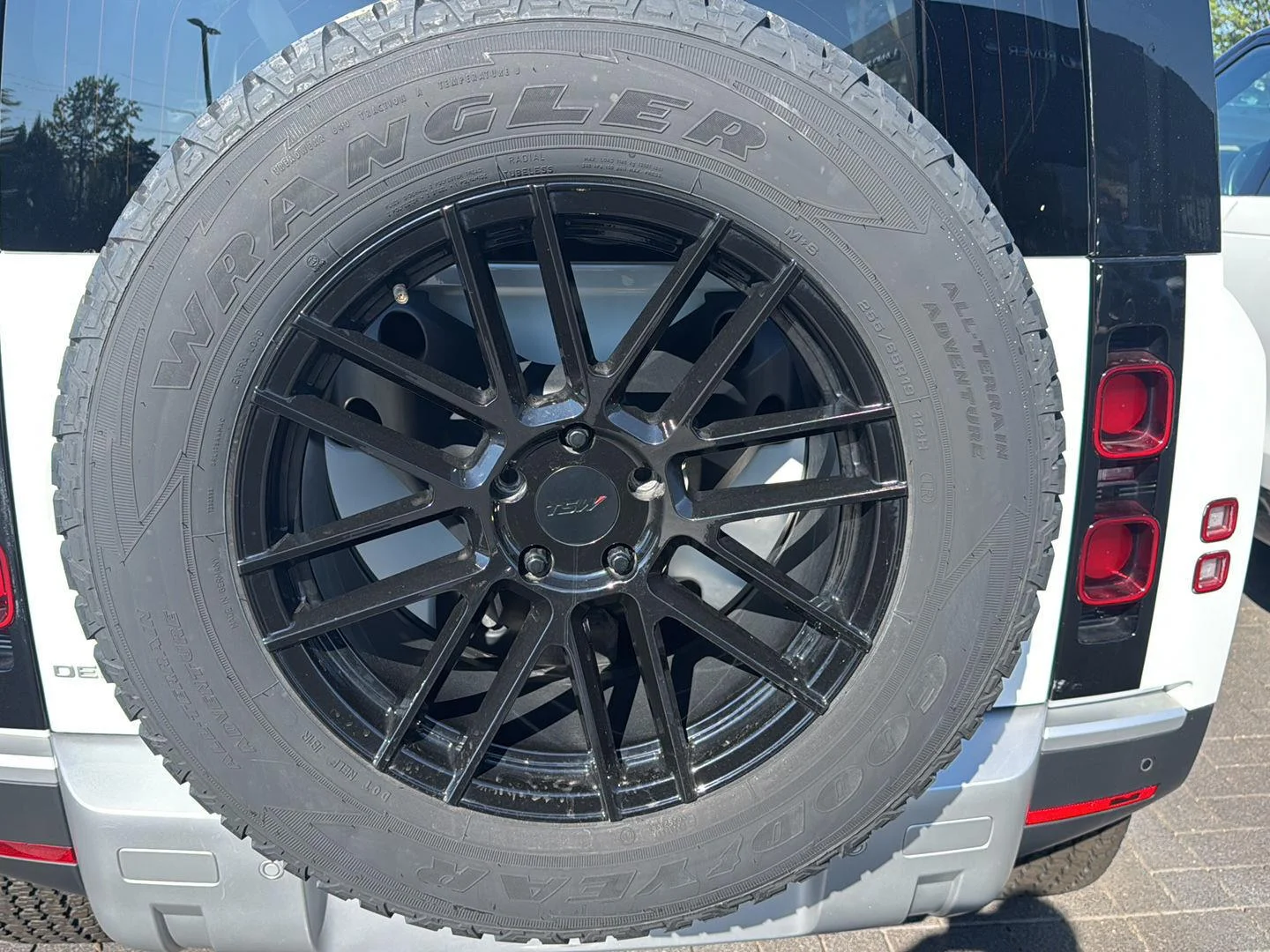 Used 2020 Fuji White Land Rover S image 18
