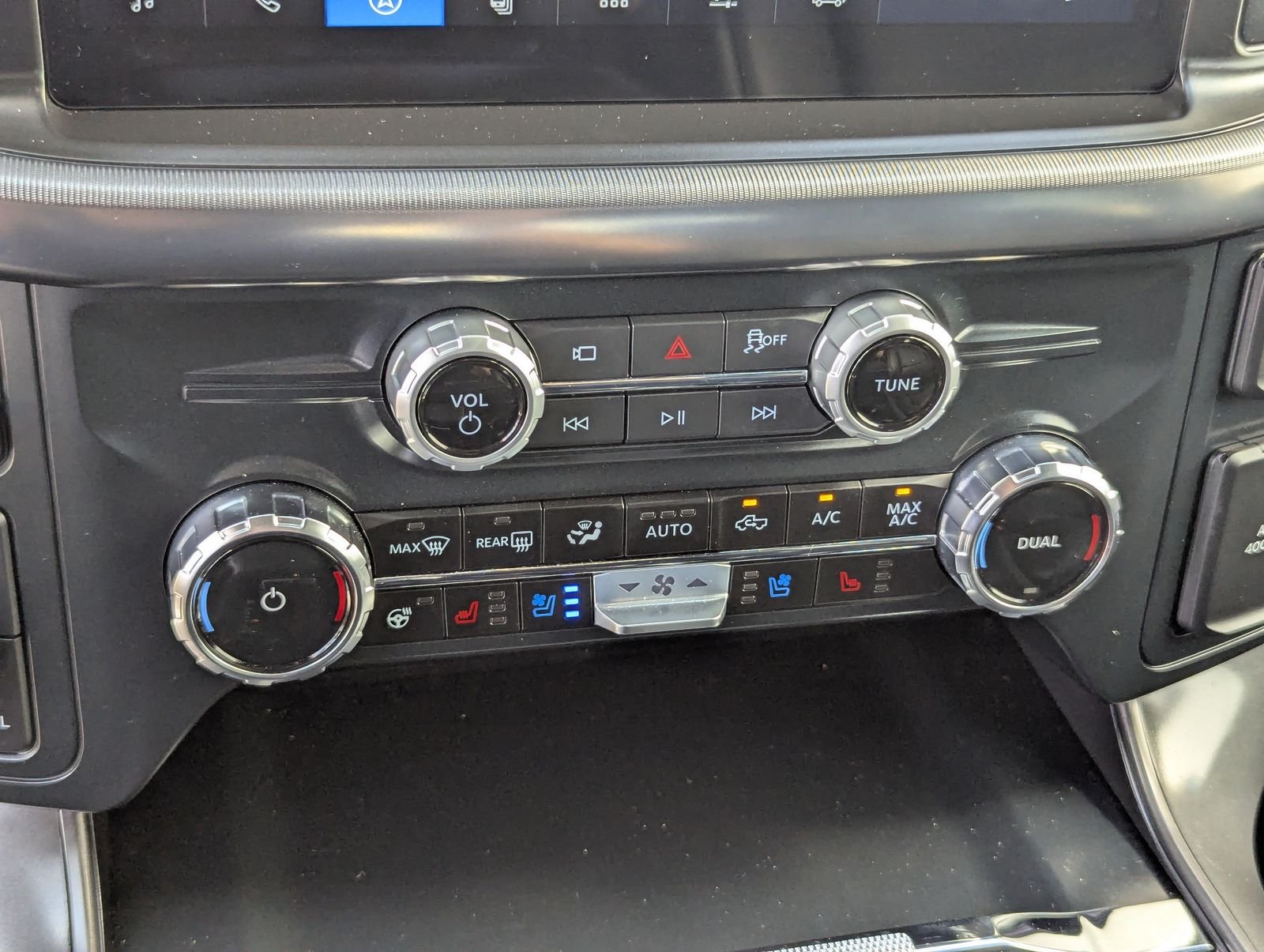 Certified Used 2025 Blue Metallic Ford Lariat image 30