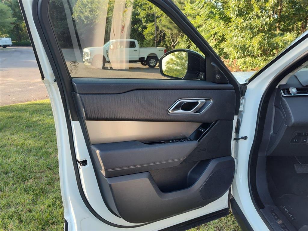 Used 2019 Fuji White Land Rover P250 image 10
