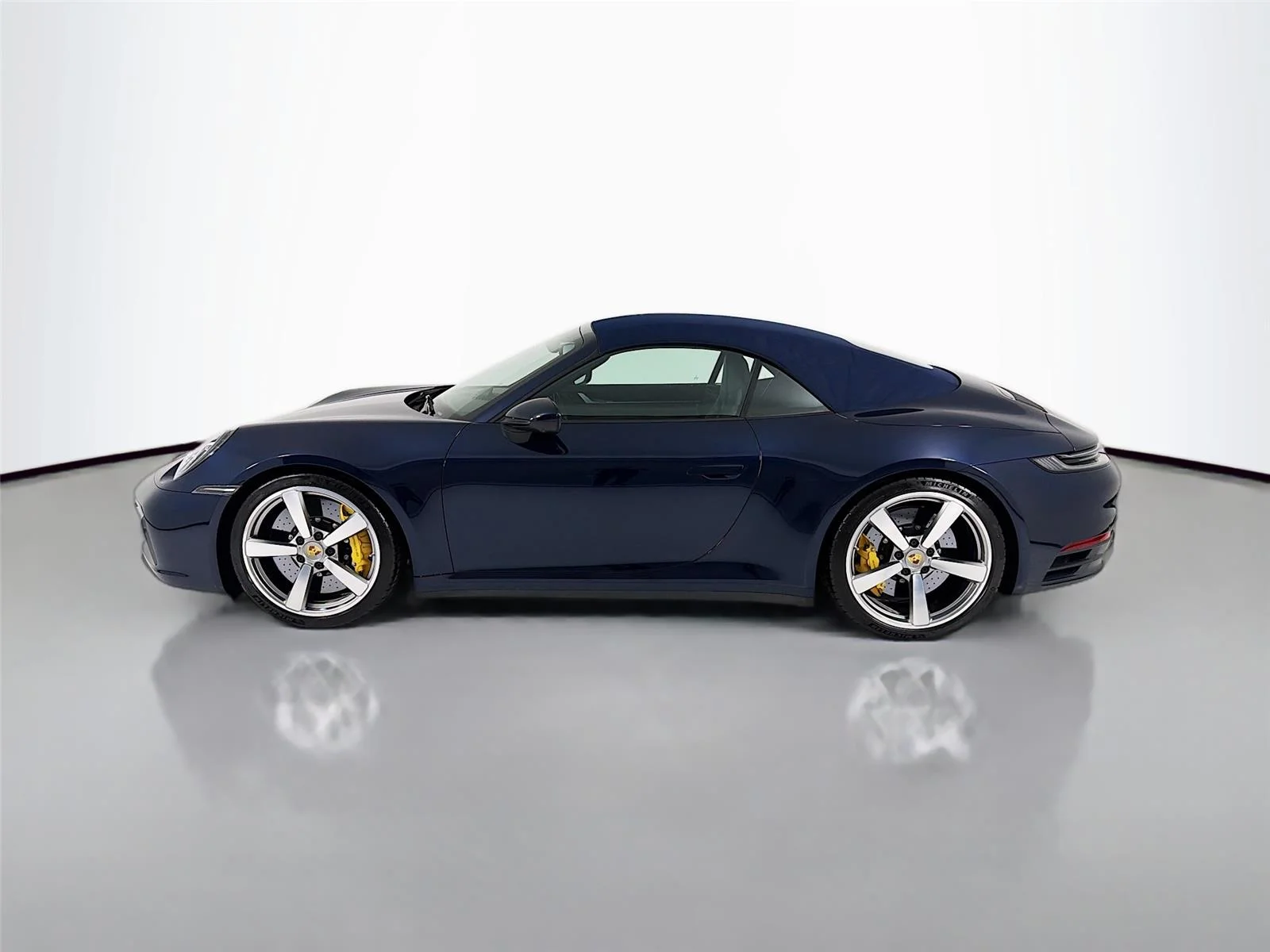 Used 2021  PORSCHE  image 2