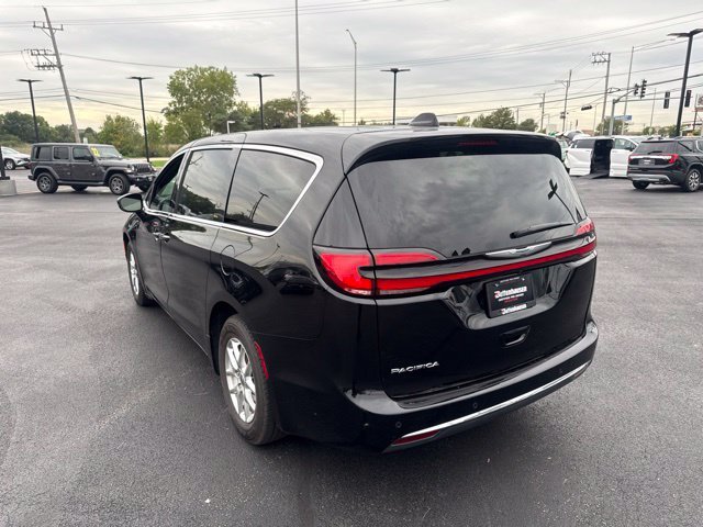 Certified Used 2025 Black Chrysler Select image 3