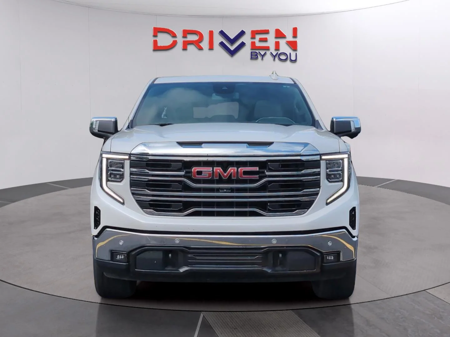 Used 2022 White Frost Tricoat GMC SLT image 8