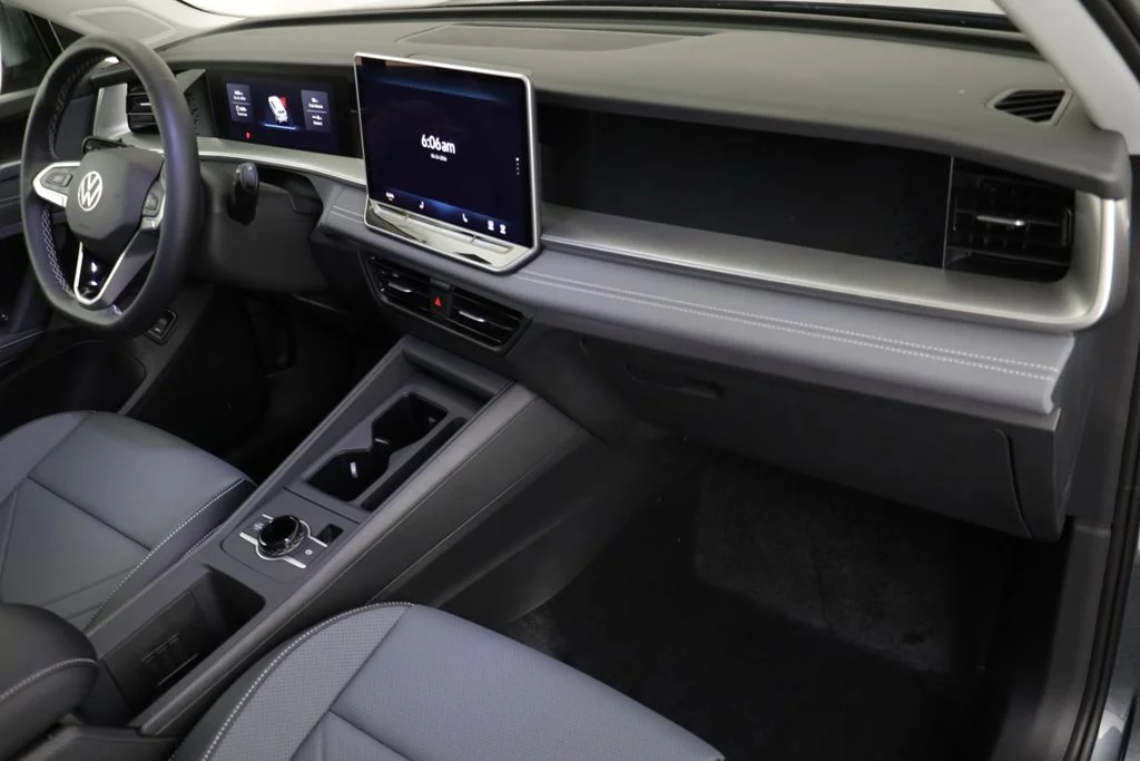 New 2026 Platinum Grey Volkswagen 2.0T SE image 20