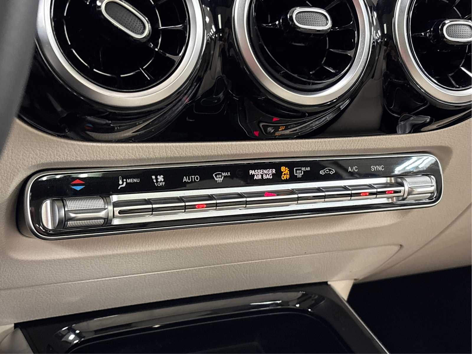 Used 2026 Polar White Mercedes-Benz GLA 250 image 29