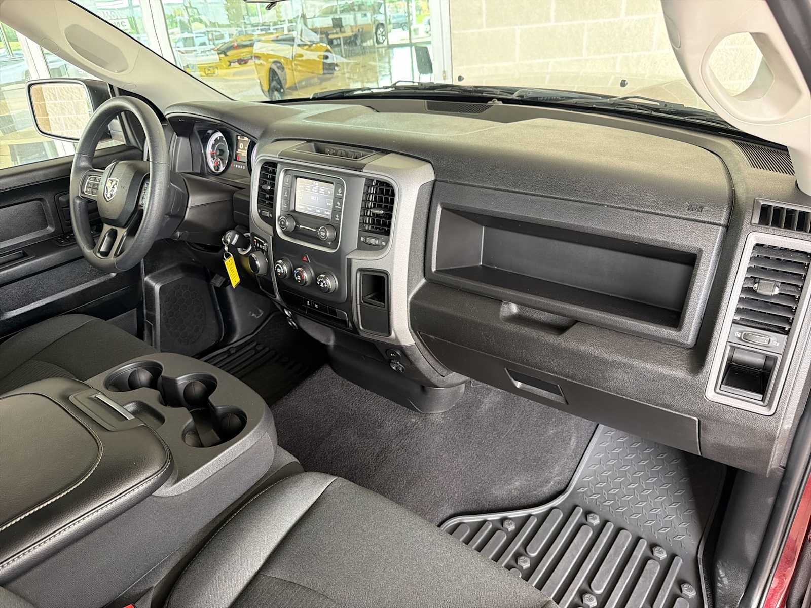 Used 2024 Delmonico Red Pearlcoat Ram Tradesman image 29