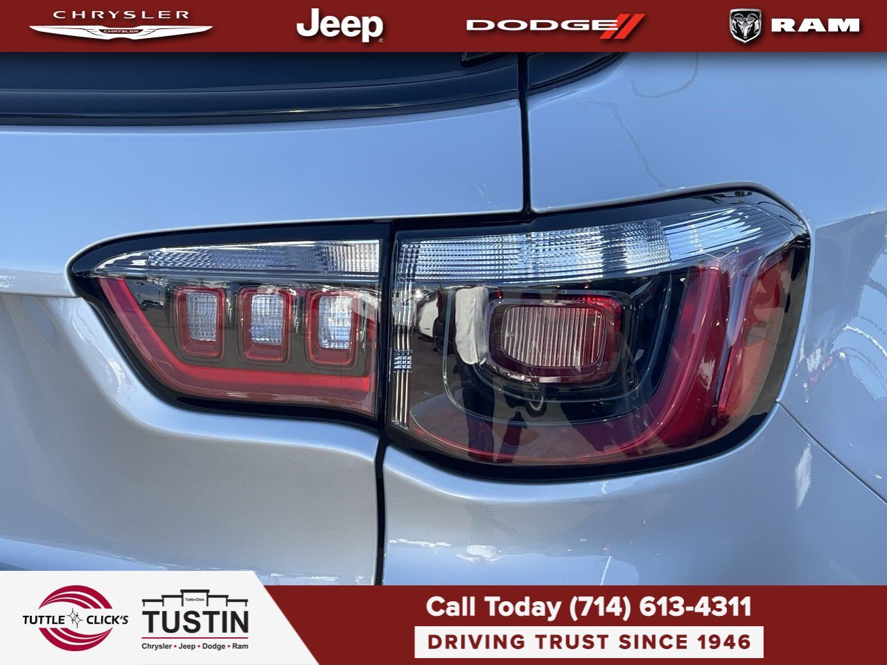 New 2026 Silver Zynith Metallic Clearcoat Jeep Latitude Altitude image 9