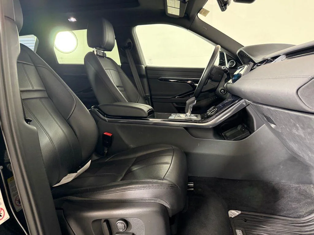 Used 2020 Santorini Black Metallic Land Rover SE image 11