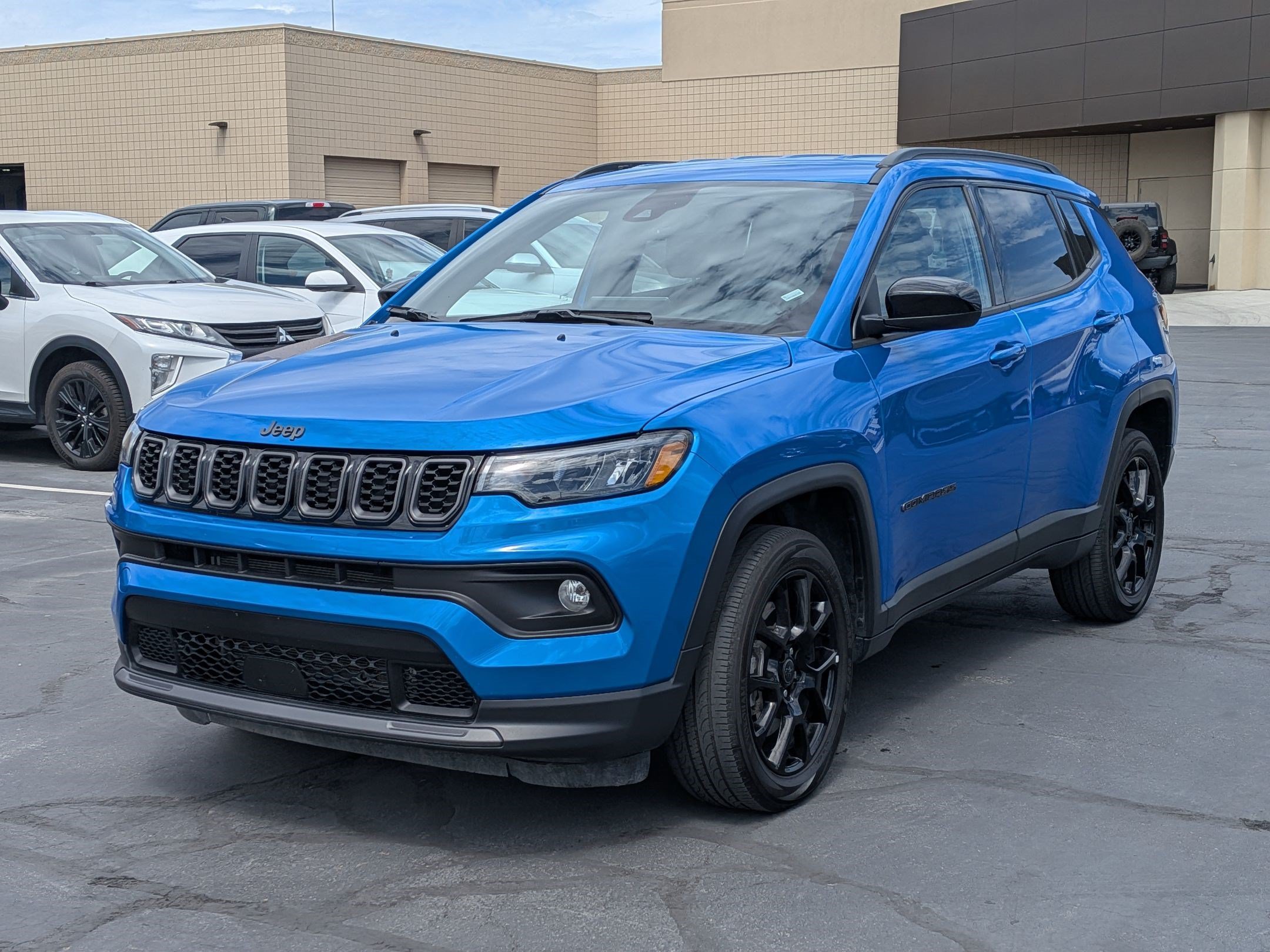 Ken Garff Cert 2025 Hydro Blue Pearlcoat Jeep Latitude image 7