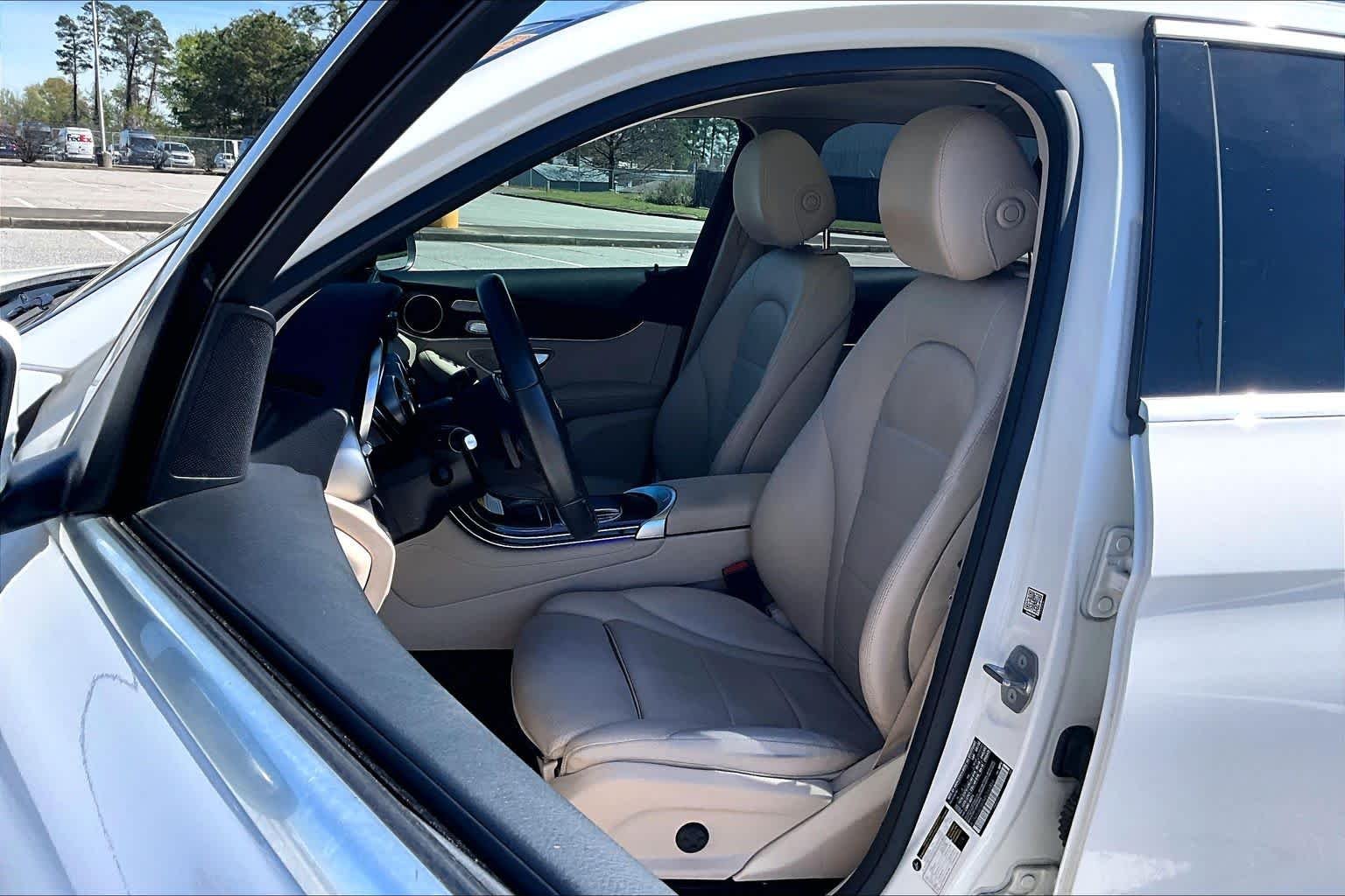 Used 2021 Polar White Mercedes-Benz GLC 300 image 8