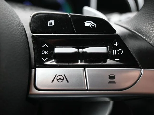 Used 2022 Silver Hyundai Blue image 27